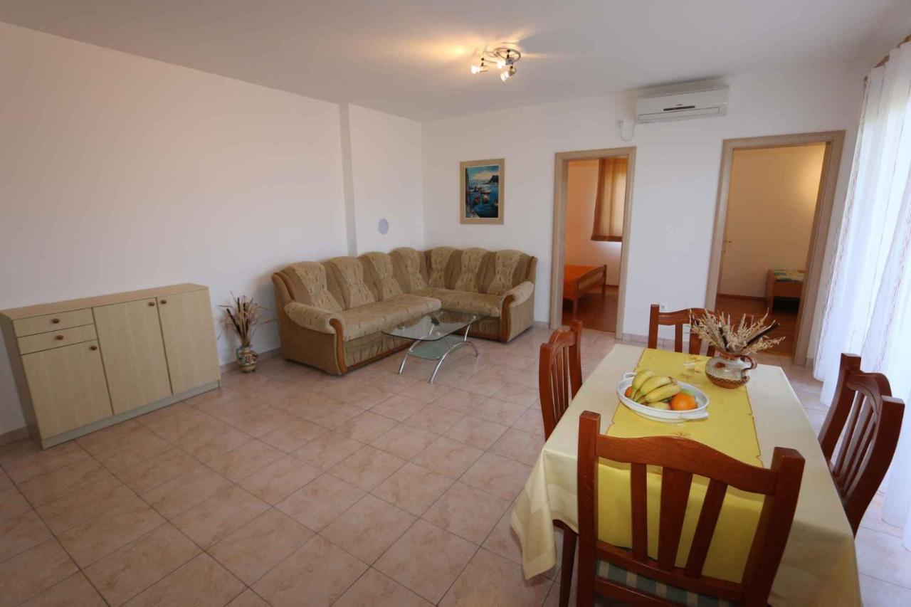 Apartments In Silo/Insel Krk 13430 Экстерьер фото